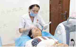 了解青春痘的症状 对症治疗是关键-lni